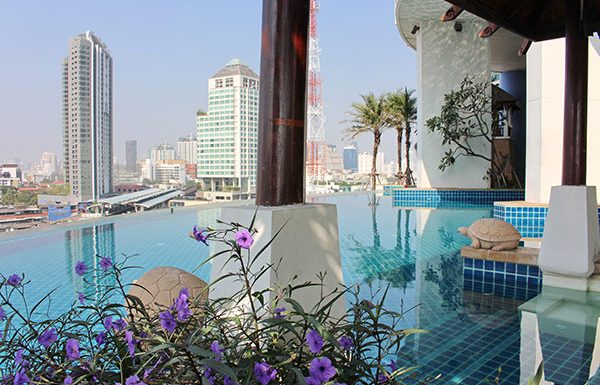 Sky-Walk-Condominium-Bangkok-condo-for-sale-swimming-pool-3